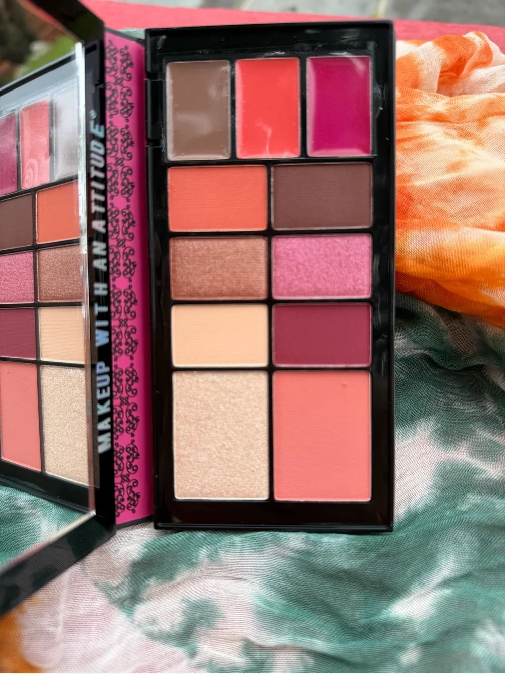 Queen of Diamonds Pink & Neutral Eyeshadow & Makeup Palette - Soft Pink Shades